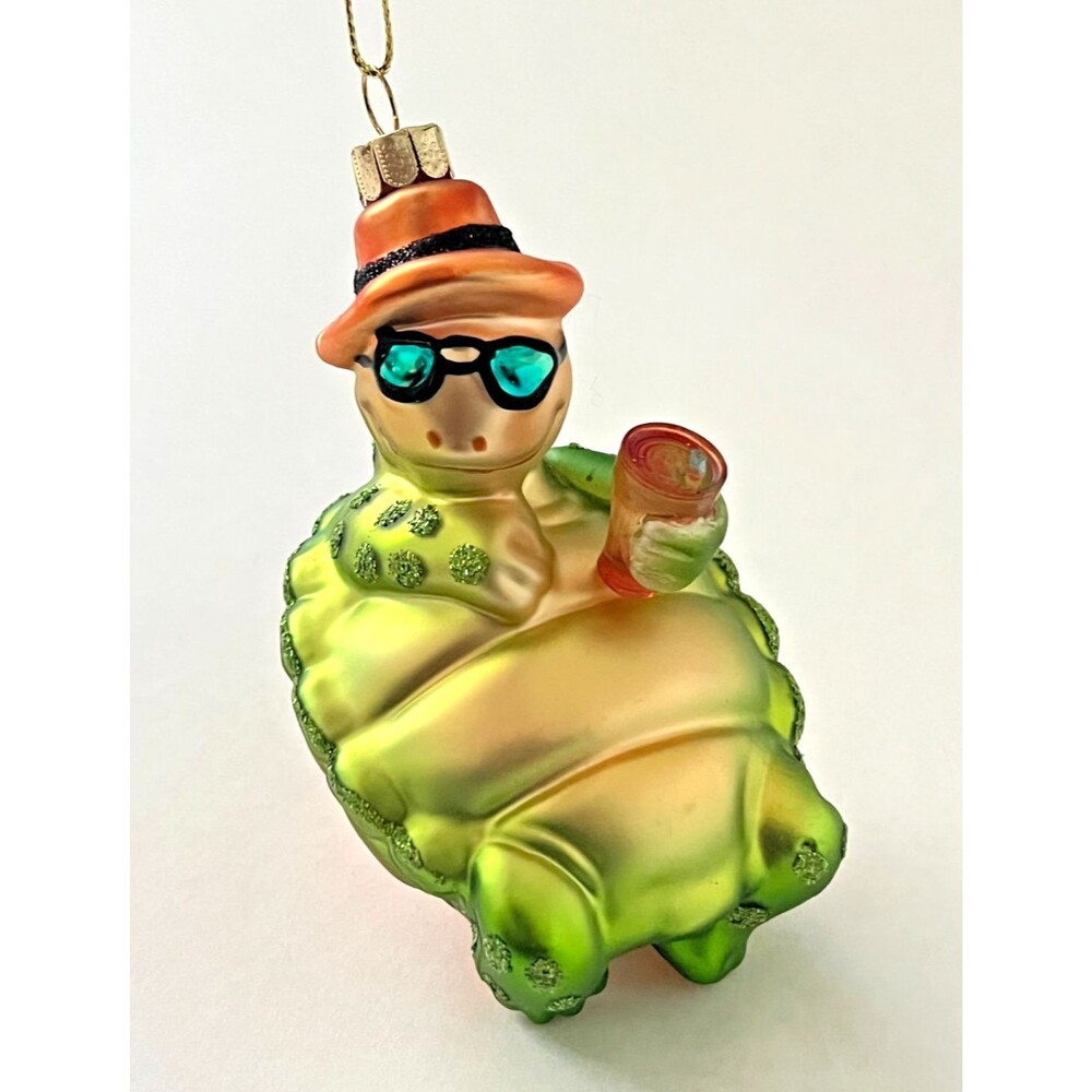 NWT Bloomingdales Chill Turtle Glass Ornament w/Drink Sunglasses Fedora Glitter